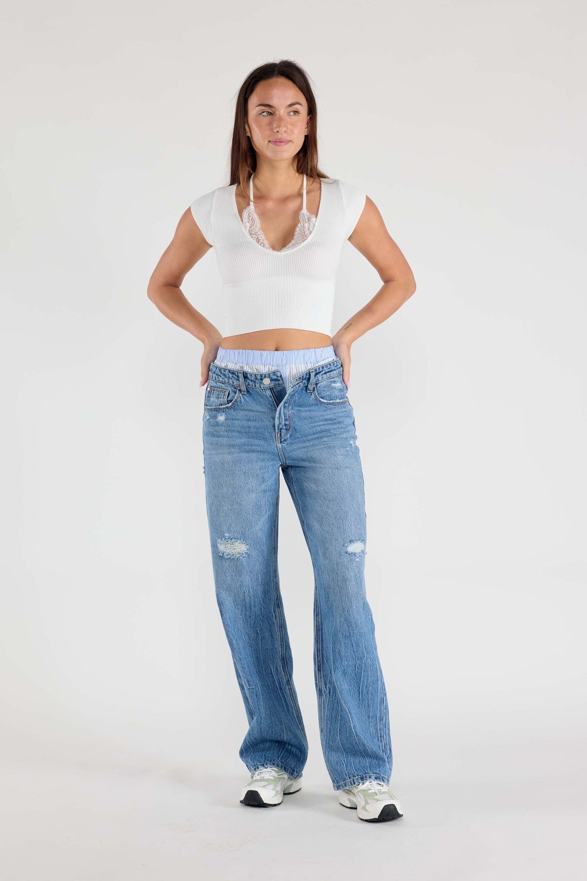 Low Waist Relaxed Straight Jeans with Tie Wash — additional view 3