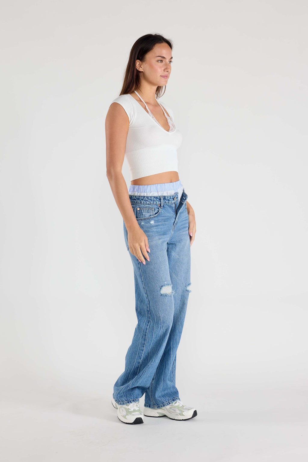 Low Waist Relaxed Straight Jeans with Tie Wash — additional view 4