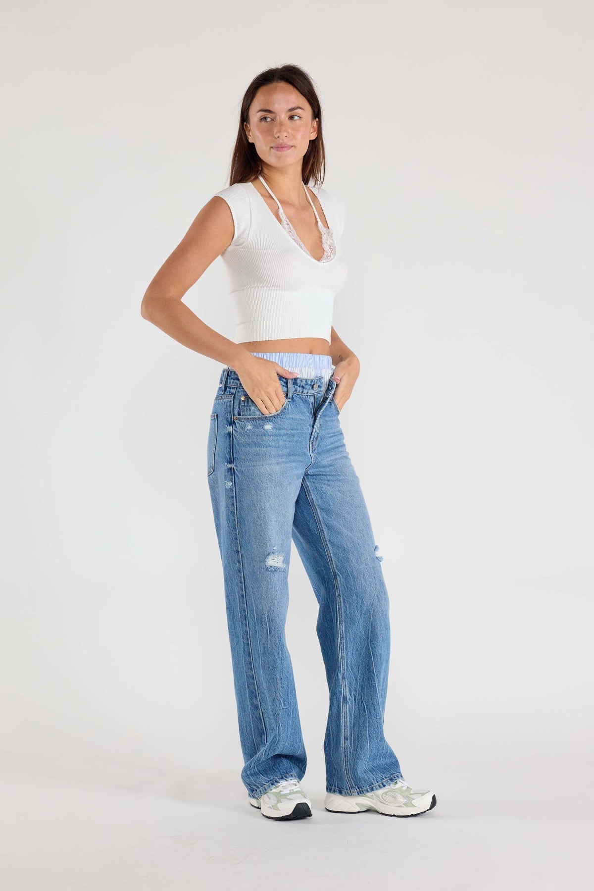 Low Waist Relaxed Straight Jeans with Tie Wash — additional view 5