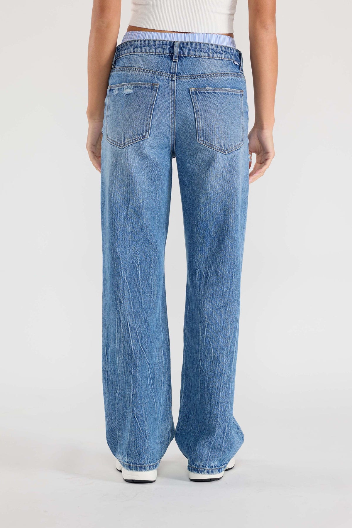 Low Waist Relaxed Straight Jeans with Tie Wash — additional view 8