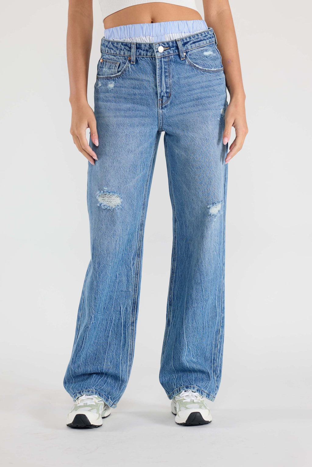 Low Waist Relaxed Straight Jeans with Tie Wash — additional view 2