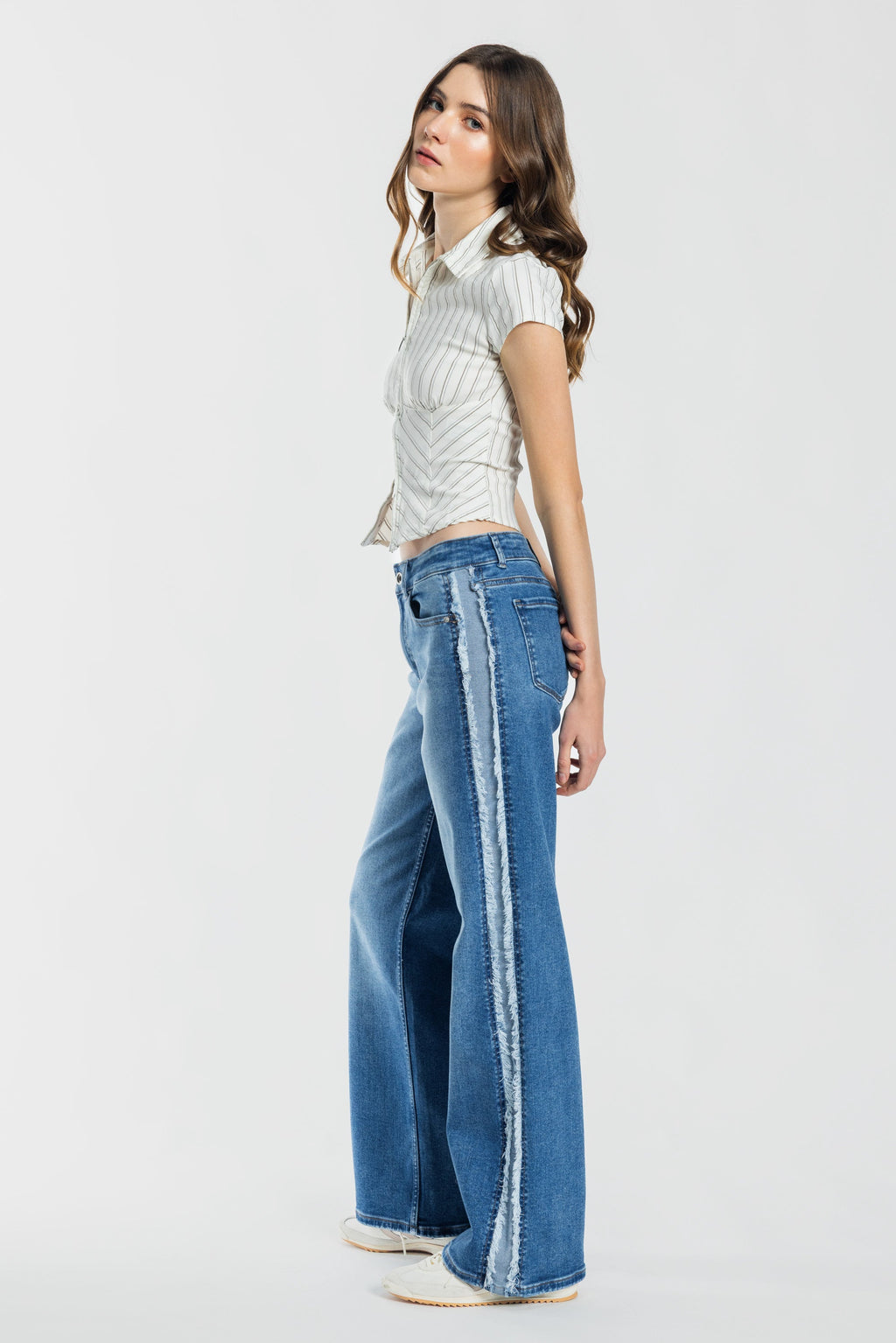 Mid Waist Relaxed Wide Leg Jeans with Side Contrast Detail — additional view 4