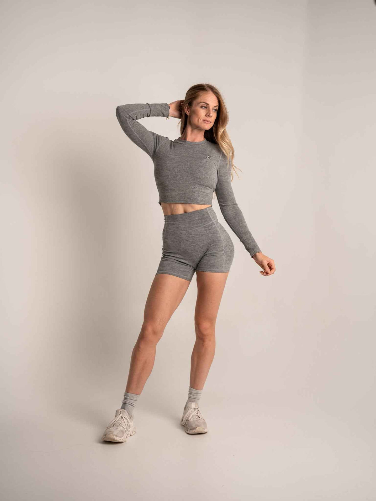 DEBUT CROP LONG SLEEVE